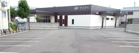 駐車場完備100台駐車可能